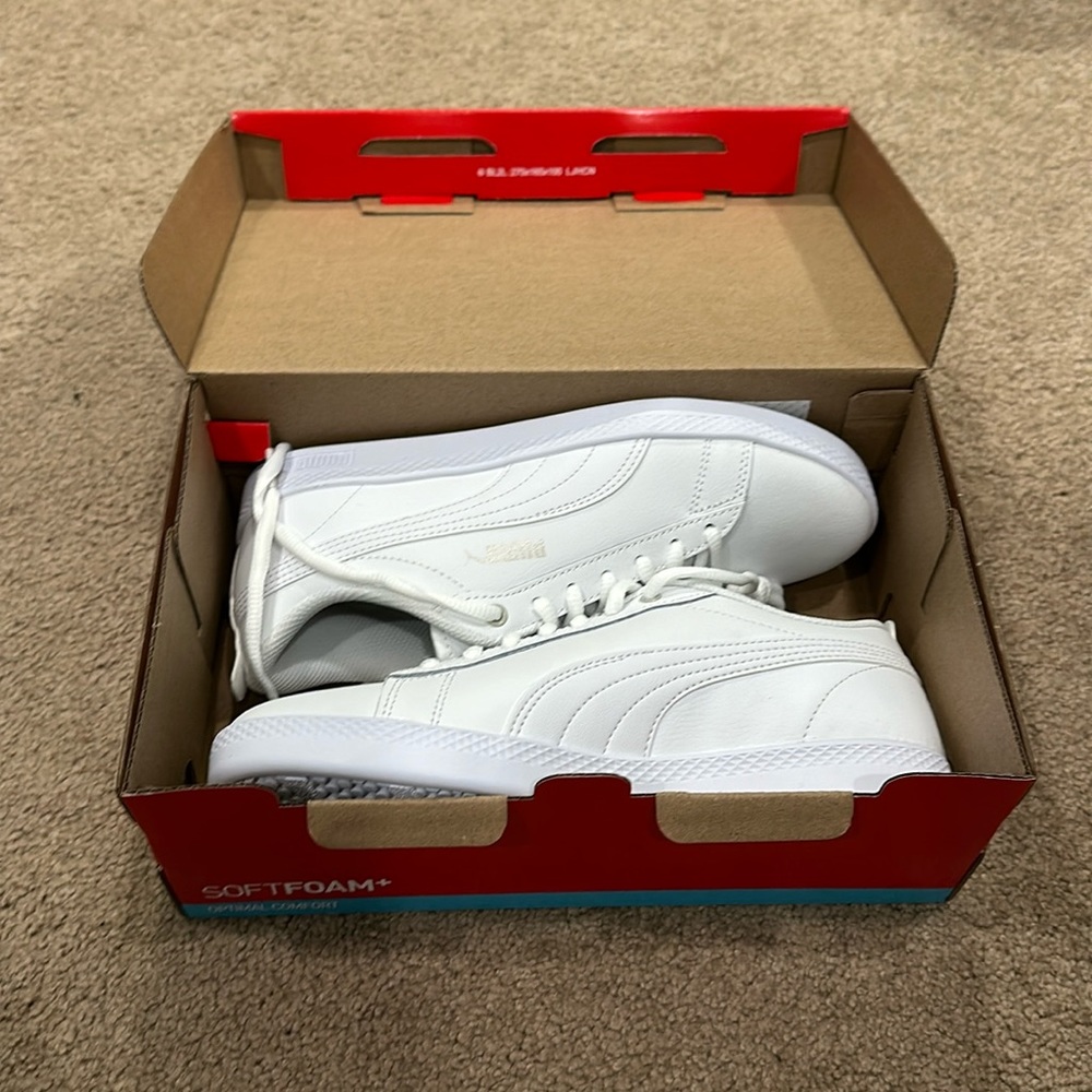 NIB Puma Smash Women’s Sneakers Size 6 White